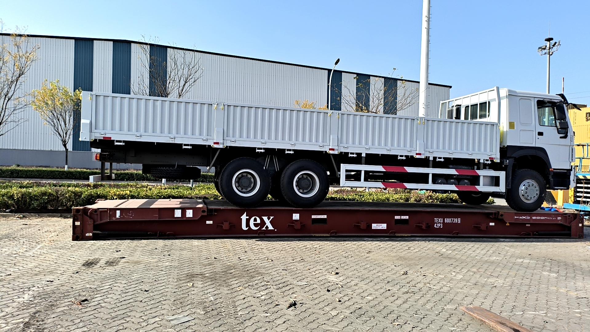 SINOTRUK HOWO 6 * 4 รถบรรทุกขนส่งสินค้าที่จัดส่งไปยังฟิลิปปินส์